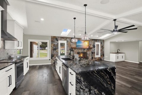Casa en venta en Weeki Wachee, Florida, 4 dormitorios, 281.87 m2 № 2226132 - foto 18