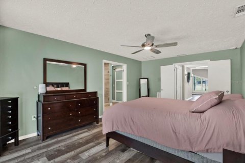 Casa en venta en Weeki Wachee, Florida, 4 dormitorios, 281.87 m2 № 2226132 - foto 26