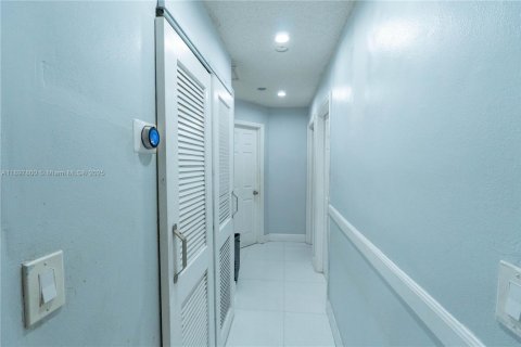 House in West Park, Florida 3 bedrooms, 102.19 sq.m. № 2015764 - photo 8