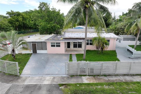 House in West Park, Florida 3 bedrooms, 102.19 sq.m. № 2015764 - photo 12