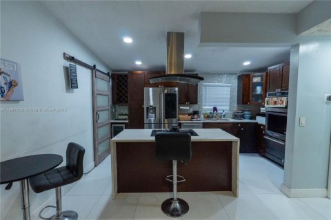 House in West Park, Florida 3 bedrooms, 102.19 sq.m. № 2015764 - photo 5