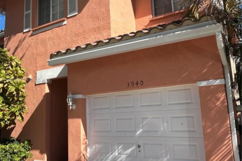 Townhouse in Sunrise, Florida 4 bedrooms, 171.68 sq.m. № 1993500 - photo 2