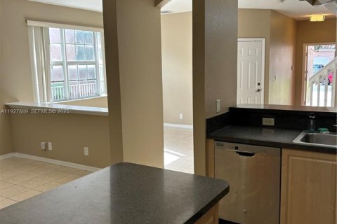 Townhouse in Sunrise, Florida 4 bedrooms, 171.68 sq.m. № 1993500 - photo 9