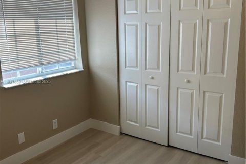 Townhouse in Sunrise, Florida 4 bedrooms, 171.68 sq.m. № 1993500 - photo 15