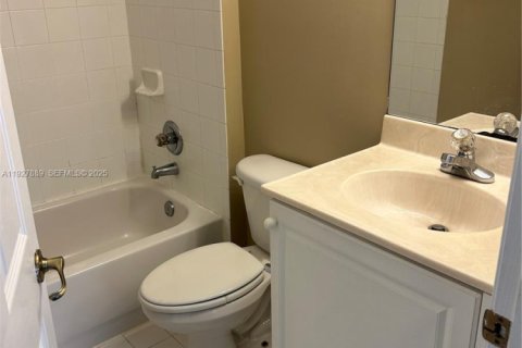 Townhouse in Sunrise, Florida 4 bedrooms, 171.68 sq.m. № 1993500 - photo 16