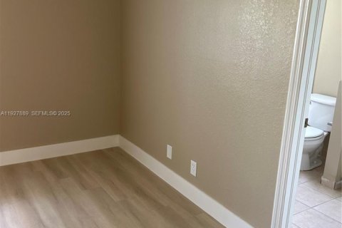 Townhouse in Sunrise, Florida 4 bedrooms, 171.68 sq.m. № 1993500 - photo 18