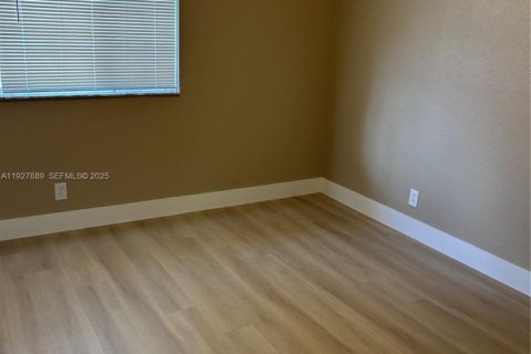 Townhouse in Sunrise, Florida 4 bedrooms, 171.68 sq.m. № 1993500 - photo 11