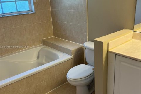 Townhouse in Sunrise, Florida 4 bedrooms, 171.68 sq.m. № 1993500 - photo 20