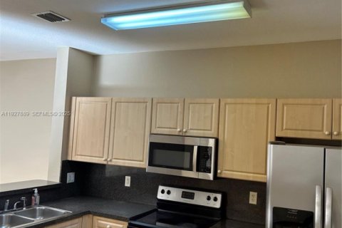 Townhouse in Sunrise, Florida 4 bedrooms, 171.68 sq.m. № 1993500 - photo 8