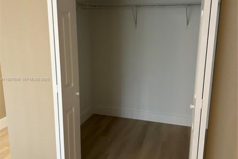 Townhouse in Sunrise, Florida 4 bedrooms, 171.68 sq.m. № 1993500 - photo 19