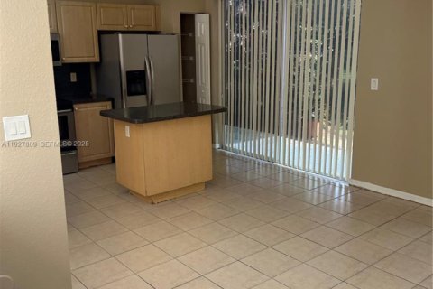 Townhouse in Sunrise, Florida 4 bedrooms, 171.68 sq.m. № 1993500 - photo 6