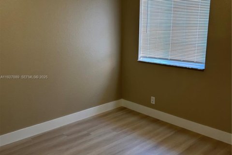 Townhouse in Sunrise, Florida 4 bedrooms, 171.68 sq.m. № 1993500 - photo 12