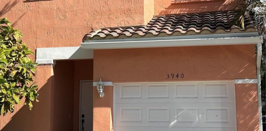 Townhouse in Sunrise, Florida 4 bedrooms, 171.68 sq.m. № 1993500