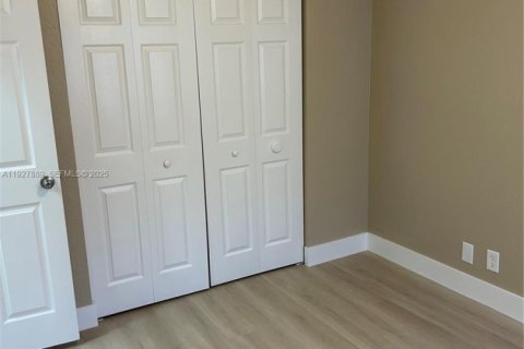 Townhouse in Sunrise, Florida 4 bedrooms, 171.68 sq.m. № 1993500 - photo 13