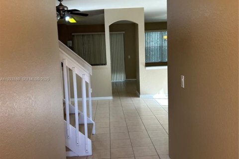 Townhouse in Sunrise, Florida 4 bedrooms, 171.68 sq.m. № 1993500 - photo 3