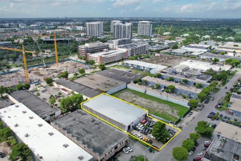 Propiedad comercial en venta en Doral, Florida № 2090780 - foto 2