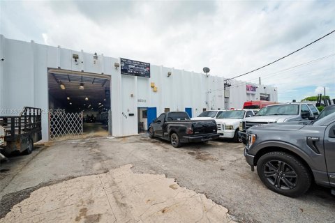 Propiedad comercial en venta en Doral, Florida № 2090780 - foto 6