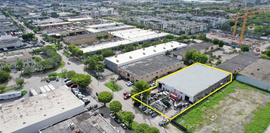 Propiedad comercial en Doral, Florida № 2090780