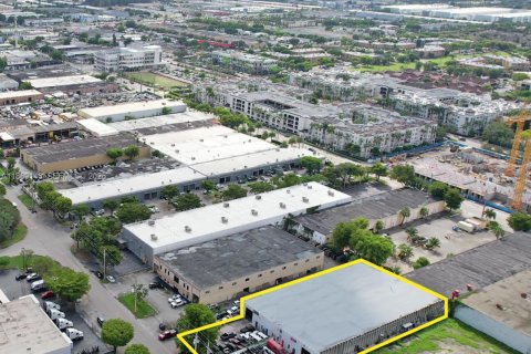 Propiedad comercial en venta en Doral, Florida № 2090780 - foto 3