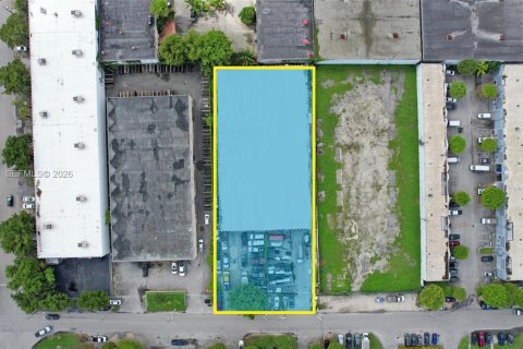 Propiedad comercial en venta en Doral, Florida № 2090780 - foto 12