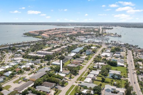 Propiedad comercial en alquiler en Fort Pierce, Florida, 2 dormitorios, 63.55 m2 № 1179736 - foto 1