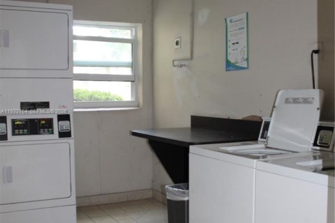 Купить кондоминиум в Дания-Бич, Флорида 2 спальни, 98.48м2, № 1997913 - фото 23