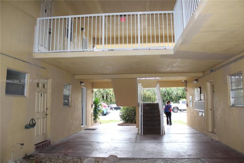 Купить кондоминиум в Дания-Бич, Флорида 2 спальни, 98.48м2, № 1997913 - фото 22