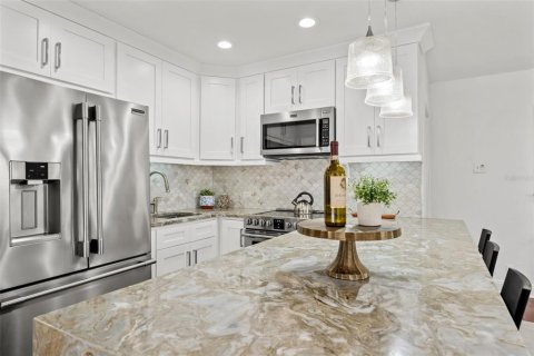 House in Tampa, Florida 3 bedrooms, 156.08 sq.m. № 2200264 - photo 16