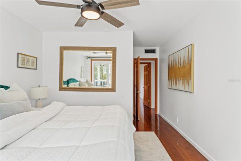 House in Tampa, Florida 3 bedrooms, 156.08 sq.m. № 2200264 - photo 27