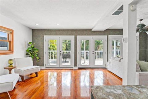 House in Tampa, Florida 3 bedrooms, 156.08 sq.m. № 2200264 - photo 8