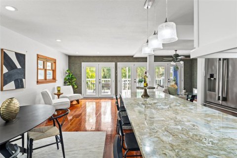 House in Tampa, Florida 3 bedrooms, 156.08 sq.m. № 2200264 - photo 19