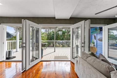 House in Tampa, Florida 3 bedrooms, 156.08 sq.m. № 2200264 - photo 9