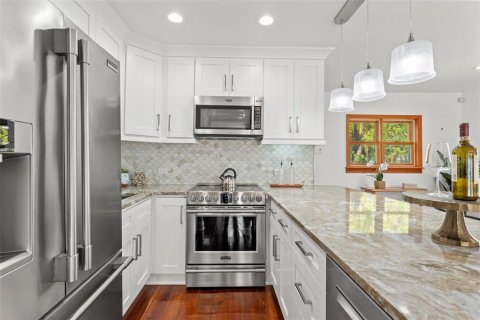 House in Tampa, Florida 3 bedrooms, 156.08 sq.m. № 2200264 - photo 14