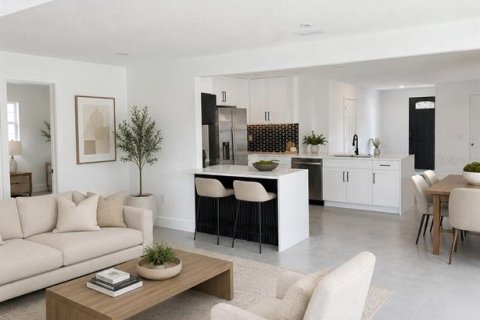 House in Saint Petersburg, Florida 3 bedrooms, 175.49 sq.m. № 2259290 - photo 3