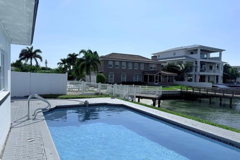 House in Saint Petersburg, Florida 3 bedrooms, 175.49 sq.m. № 2259290 - photo 28