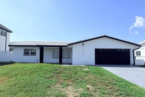 Villa ou maison à Saint Petersburg, Floride 3 chambres, 175.49 m2 № 2259290