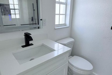 House in Saint Petersburg, Florida 3 bedrooms, 175.49 sq.m. № 2259290 - photo 16