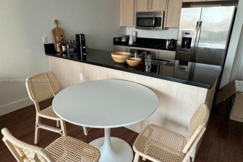 Condo in Miami, Florida, 1 bedroom № 1859335 - photo 5