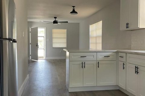 Commercial property in Lakeland, Florida 4 bedrooms, 180.6 sq.m. № 1769342 - photo 4