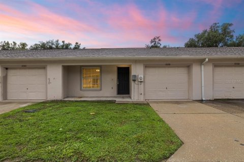 Adosado en Dade City, Florida 3 dormitorios, 112.6 m2 № 2284362