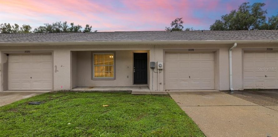Adosado en Dade City, Florida 3 dormitorios, 112.6 m2 № 2284362