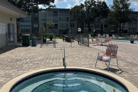 Condo in Lauderdale Lakes, Florida, 1 bedroom № 2078535 - photo 18