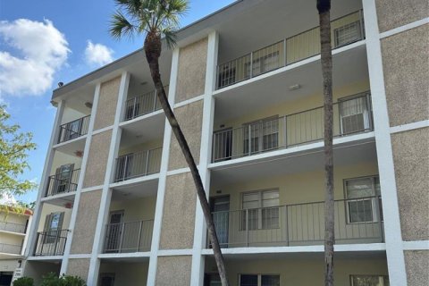 Condo in Lauderdale Lakes, Florida, 1 bedroom № 2078535 - photo 11