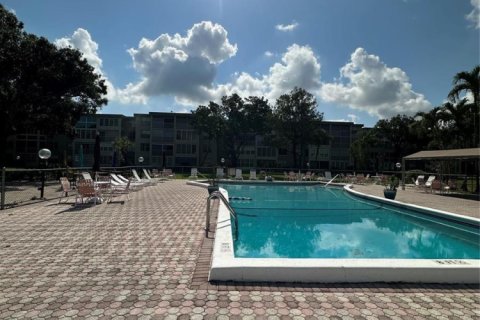 Condo in Lauderdale Lakes, Florida, 1 bedroom № 2078535 - photo 23