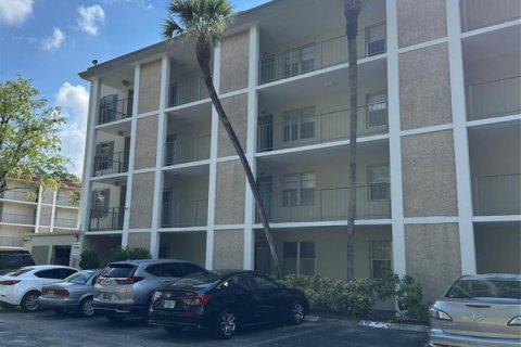Condo in Lauderdale Lakes, Florida, 1 bedroom № 2078535 - photo 2