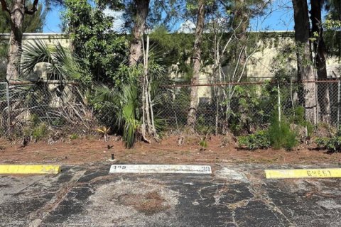 Condo in Lauderdale Lakes, Florida, 1 bedroom № 2078535 - photo 15