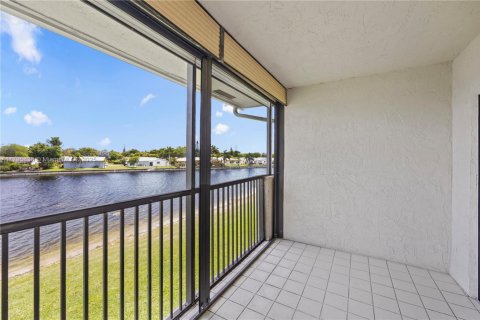 Condo in Tamarac, Florida, 2 bedrooms  № 1730672 - photo 19
