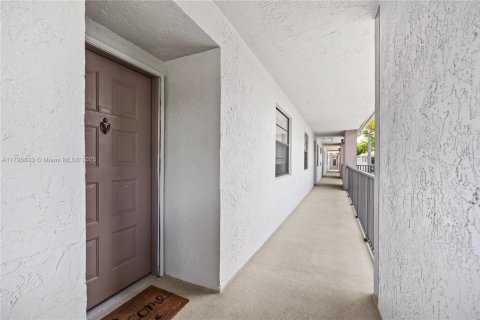 Condo in Tamarac, Florida, 2 bedrooms  № 1730672 - photo 22