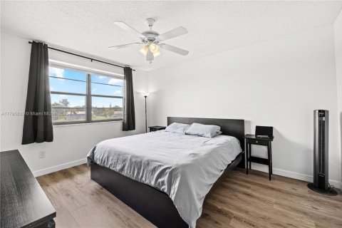 Condo in Tamarac, Florida, 2 bedrooms  № 1730672 - photo 8