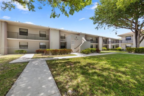 Condo in Tamarac, Florida, 2 bedrooms  № 1730672 - photo 21
